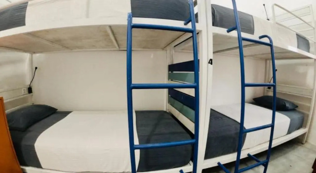 Кровать в общем номере Hangover Hostels Arugam Bay
