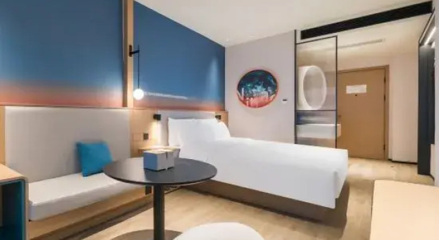 Ni Hao Hotel (Wuhan Zhongnan Lu Road Meiyuan Community Subway Station)