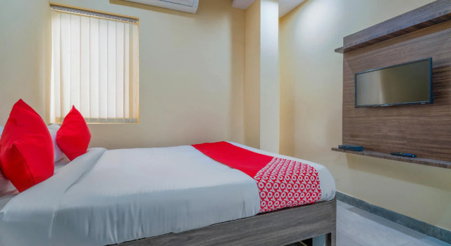 OYO 28124 Alekhya Residency Cafe Bahar, Rezerwuj Hotel Surūrnagar 