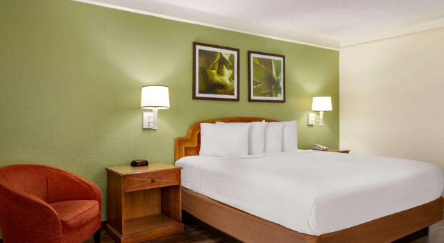 Двухместный номер Baymont by Wyndham Intl Speedway I-95 Daytona Beach