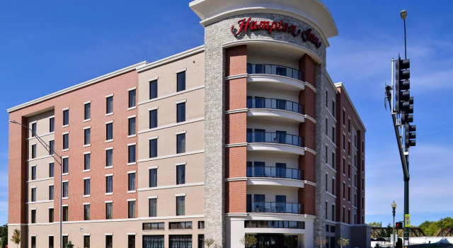 Двухместный люкс с балконом Hampton Inn Cedar Falls Downtown, Ia