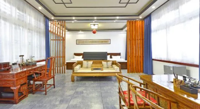 Кровать в общем номере Qinhuangdao Zhujia Hotel (Shanhaiguan The First Pass Under Heaven Scenic Area Ancient City)