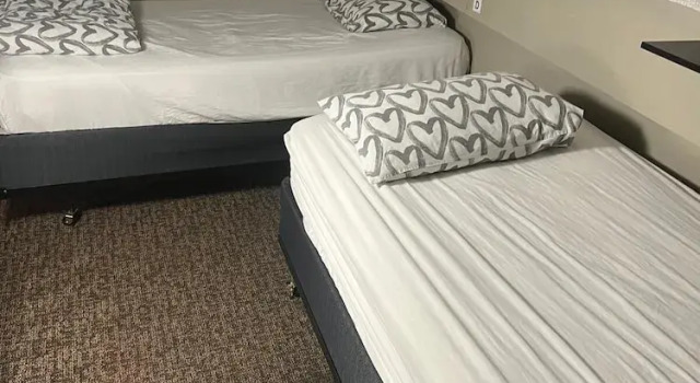 Suite Economy Banff International Hostel