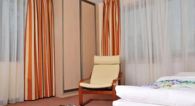 Willa Amfora, Buchen Sie Hotel Ursus Warschau