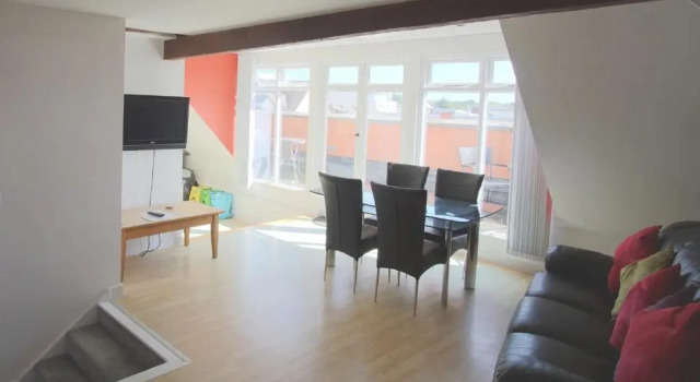 Stunning Central Exeter Apartment with balcony and fantastic view