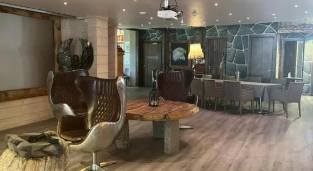 Ellivuori Rooms suurempi hotellihuone 24m2 järvinäköalalla Hyvä varustelu