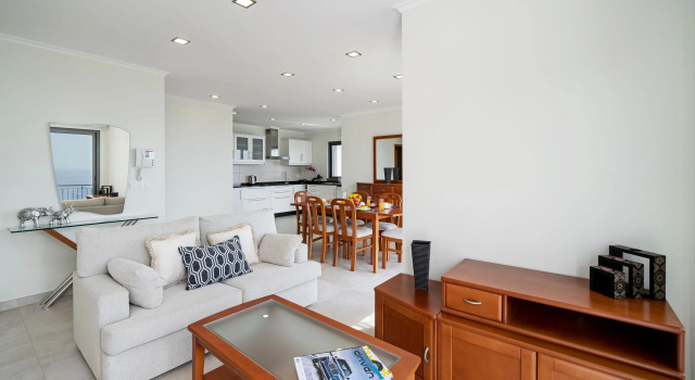 Great 3 bedroom villa with garden in Calheta, stunning views | Casa Amaro Sol