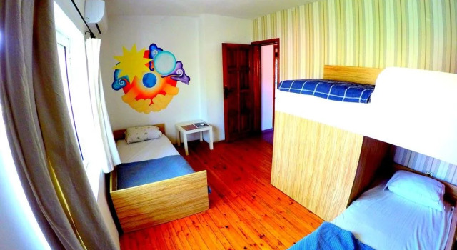 Funky Monkey Hostel, Забронировать Хостел Хостелы Пловдива, рядом с Roman Theatre Plovdiv, Хостел