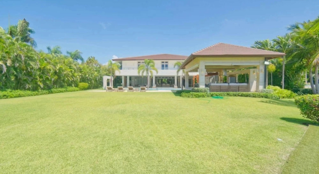 Коттедж Modern Villa With Ocean View and Service Staff