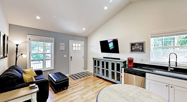 35 Asheville - 1 Br Cabin, Забронировать Дом для отпуска Отели Ашвилл с парковкой, Парковка