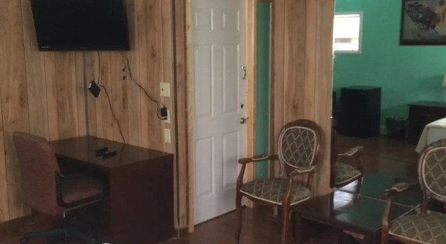 Номер Comfort Dixie Plaza Hotel