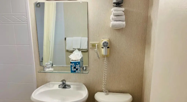 Номер Comfort Blue Door Inn