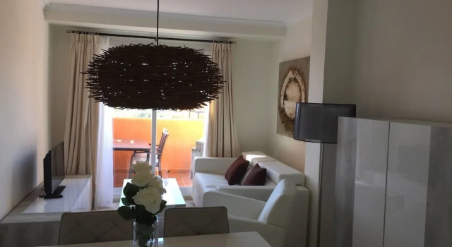 Luxury furnished 1 Bedroom with views AA16