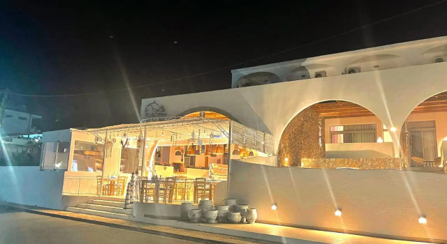 Delfini Beach Hotel