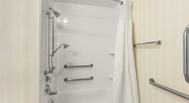 Четырёхместный номер Standard Fairfield Inn & Suites by Marriott Rockford