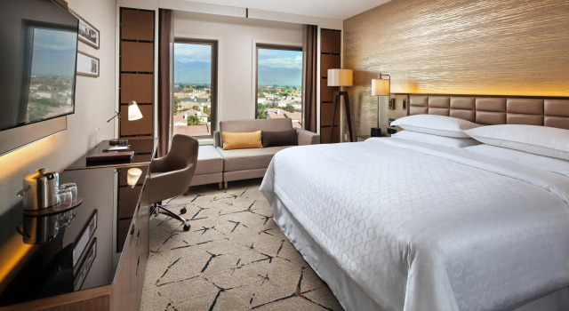 Двухместный клубный номер Standard Sheraton Los Angeles San Gabriel