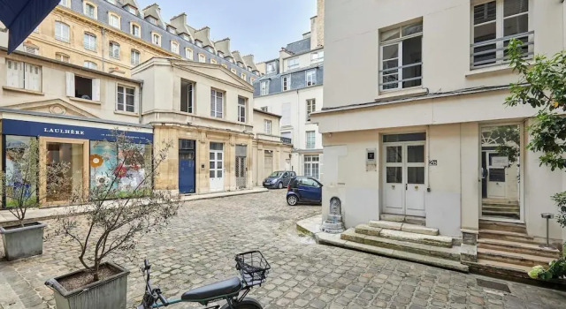 Modern Studio-faubourg Saint-honore, Забронировать Апарт-отель Париж Иль-де-Франс, рядом с Theatre de L'Athenee Louis Jouvet