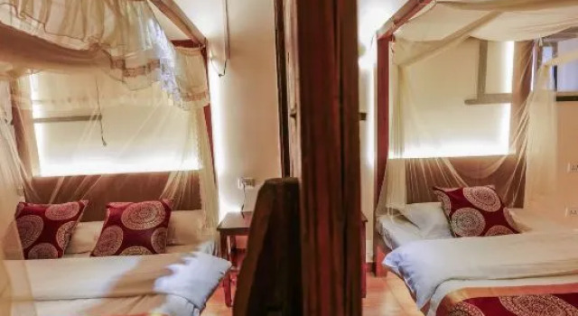 Кровать в общем номере с 4 комнатами Weidie Xingsu Hostel