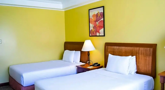 Номер Standard с видом на окрестности The Manor at Camp John Hay