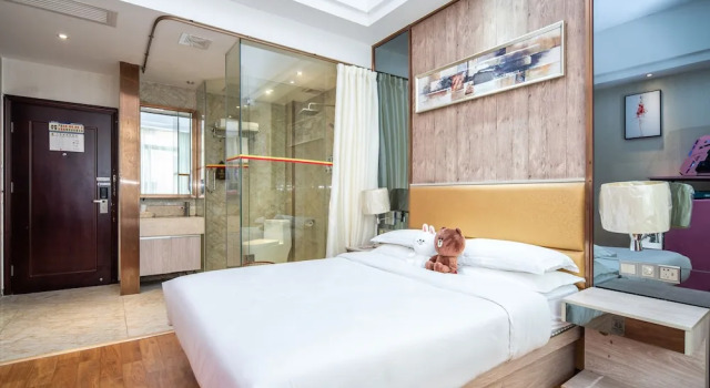 Двухместный номер Business с видом на город Baiyun Airport Grand Hyaat Airport Hotel - 24-hour Free Shuttle Bus
