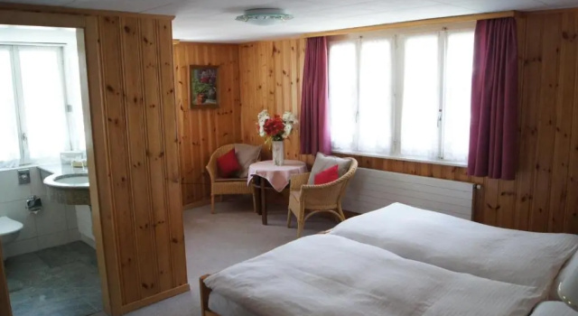 Трёхместный номер Standard Hotel Alpina