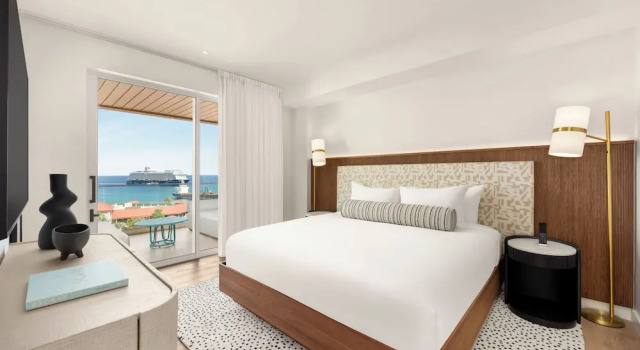 Двухместный люкс с балконом ONE GT Grand Cayman