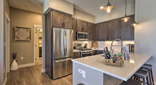Апартаменты Hike & Bike! Mtn-view Condo 1 Block to Main St