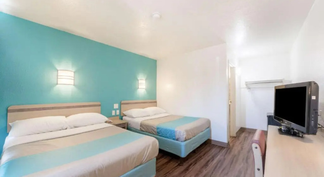 Четырёхместный номер Deluxe Motel 6-Del Rio, TX