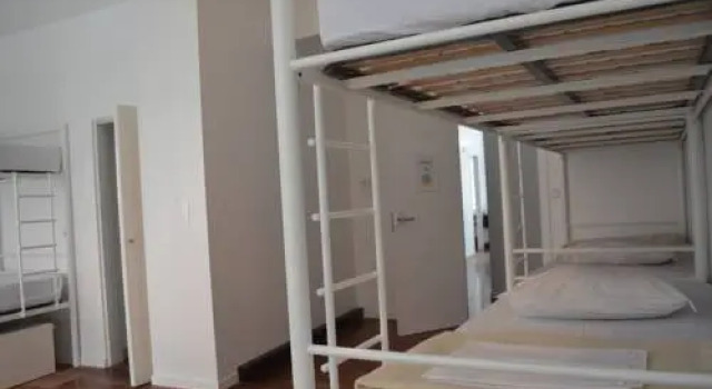 Gspot Hostels & Love Triangles Pizzeria, Забронировать Хостел Хостелы Лиссабона, рядом с Рештаурадориш, Хостел