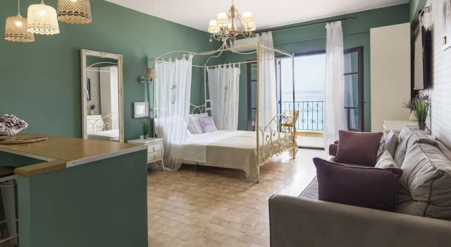 Студия с балконом и с видом на море Alkionides Apartments