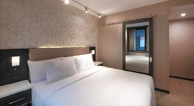 Двухместный номер Deluxe Guest с балконом Aliz Hotel Times Square