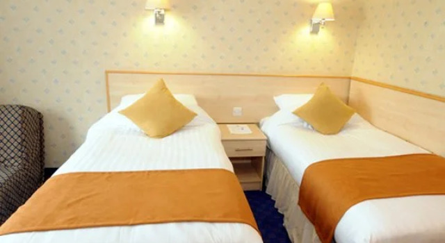 Ramada London Finchley, Забронировать Отель Отели Лондона 3 звезды, рядом с Maurice Rebak Stadium, 3*