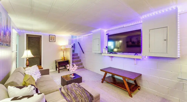 Pet Friendly, Private! Multi-level Brookline Home, Book Feriehus Sommerhuse i Pennsylvania, Hytte