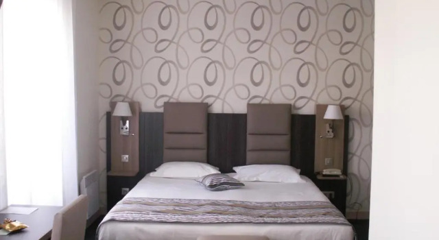 Трёхместный семейный номер Comfort HOTEL ARVERNA VICHY - ClTHOTEL