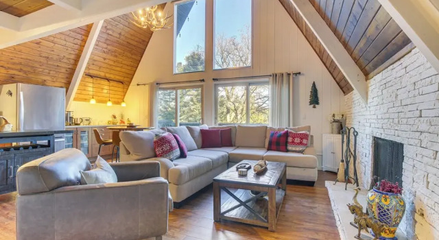 Коттедж Family-friendly Lake Arrowhead Cabin w/ Game Room!