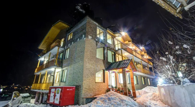 Hotel Mountain face by Snow City Hotels, Забронировать Отель Отели Манали с питанием, Пансион