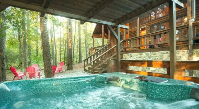 Serenity Forest Cabin With Private Hot Tub and Grill on the Back Deck by Redawning, Boek Hotel Hochatown Oklahoma