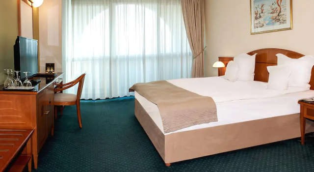 Aleksandar Palace Hotel Congress Center & SPA, Prenota Hotel Hotel a Skopje con parcheggio, Parcheggio