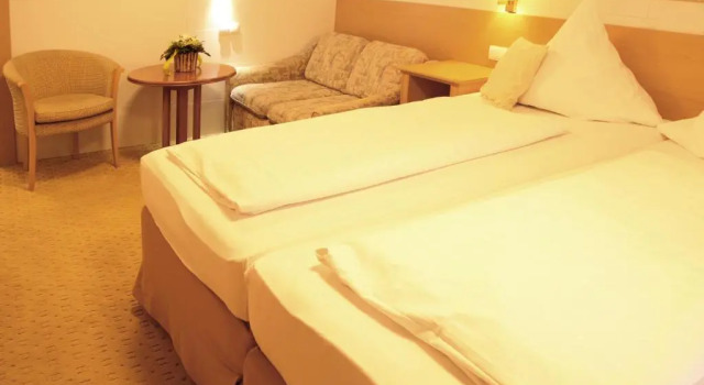 Трёхместный номер Standard Hotel & Restaurant Bei Baki