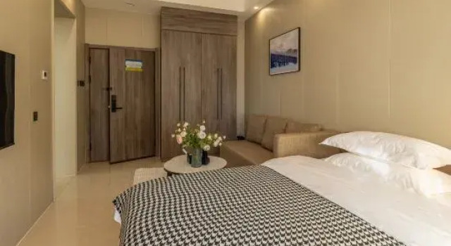 Двухместный семейный люкс с видом на озеро Bole Silk Road Pearl Hotel (Sailimu Lake Scenic Area)