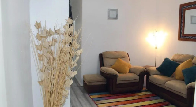 2 Bed 1st Floor Apartment-Own Entrance & Parking, Забронировать Апартаменты/квартира Портсмут Хэмпшир, рядом с Magistrates Court
