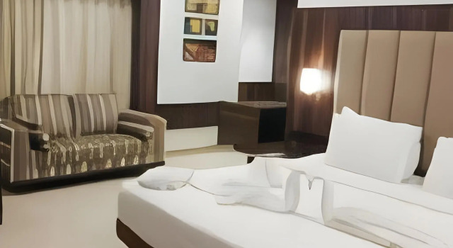 Golden Chariot The Boutique Hotel, Andheri, Забронировать Бутик-отель Отели штата Махараштры 3 звезды, 3*