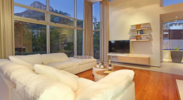 Sea View 3bed Apt w Pool Near Beaches Glen Sunsets