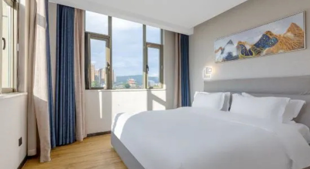 Люкс Business Yuxi Lakeside Hotel
