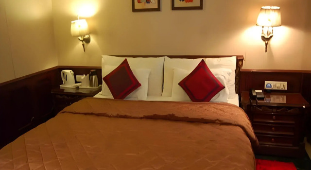 Hotel Diplomat Residency, Забронировать Отель Отели Барели с бассейном, Бассейн