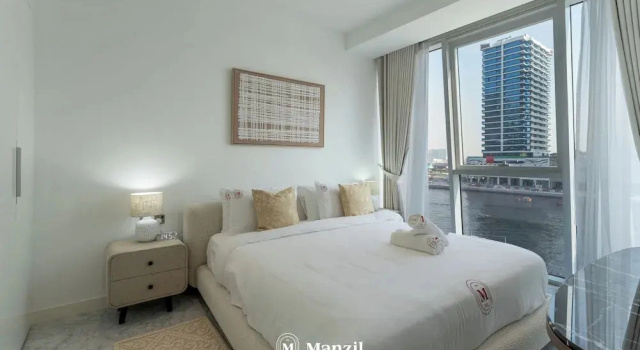 Manzil - Modern 1BR w Stunning Lake View, Забронировать Апартаменты/квартира Дубай Эмират Дубай, рядом с Деловой район Эмаар-Сквер