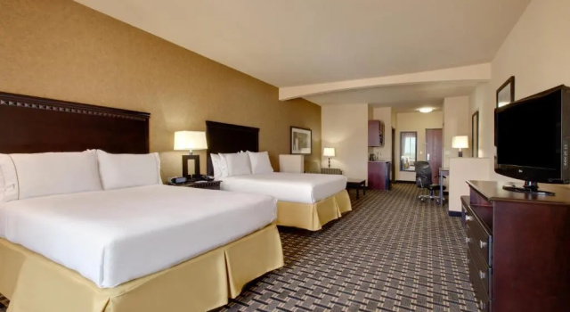 Двухместный люкс Holiday Inn Express Hotel & Suites Ennis by IHG