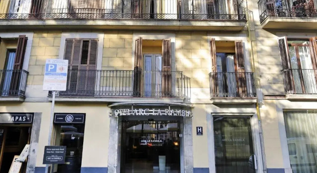 Отель Arc la Rambla