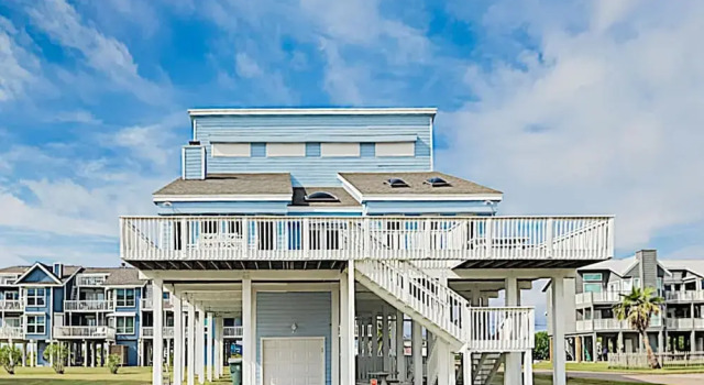 New Listing! Chic Karankawa , 1 Block To Beach 3 Bedroom Home, Забронировать Дом для отпуска Галвестон Texas Gulf Coast
