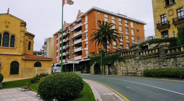 Happy Home Getxo Beach, Rezerwuj Hotel Hotele w Baskonia z parkingiem, Parking